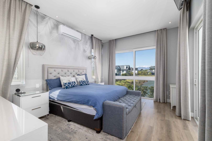 5 Bedroom Property for Sale in Val De Vie Estate Western Cape